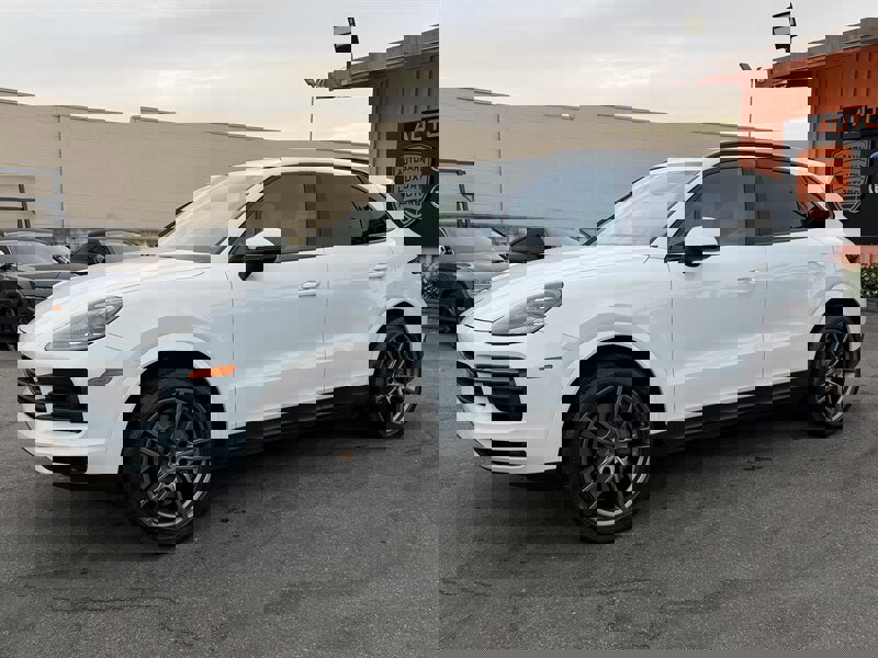 Used 2023 Porsche Cayenne S Platinum w/ Premium Package Plus image 9
