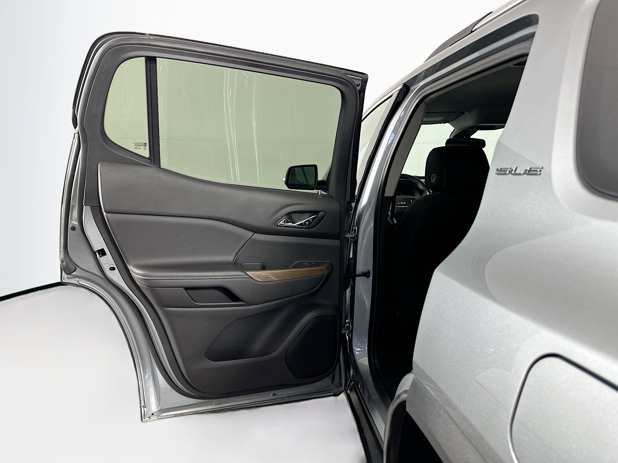 Used 2023 GMC Acadia SLE w/ Driver Convenience Package image 26