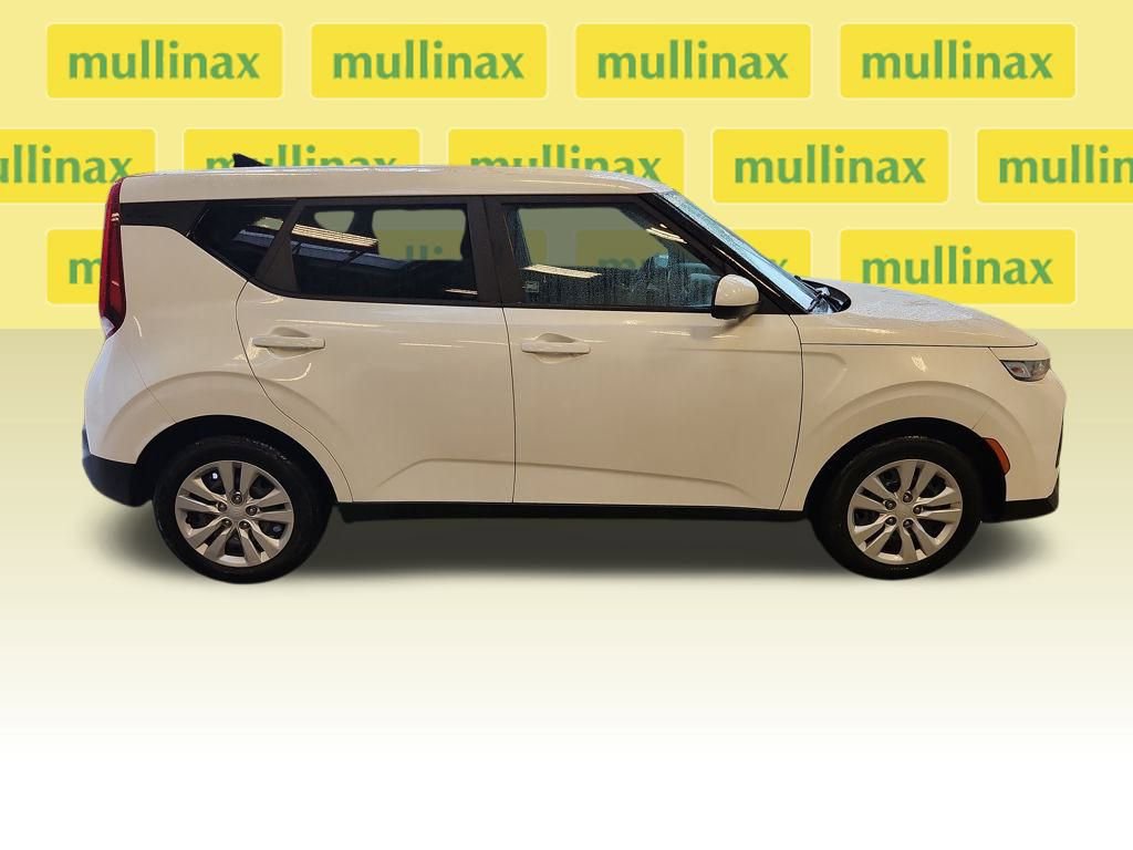 Used 2020 Kia Soul LX image 2