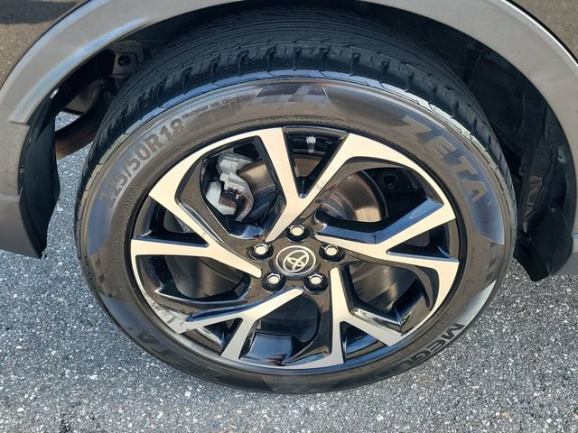 Used 2020 Toyota C-HR XLE FWD image 5
