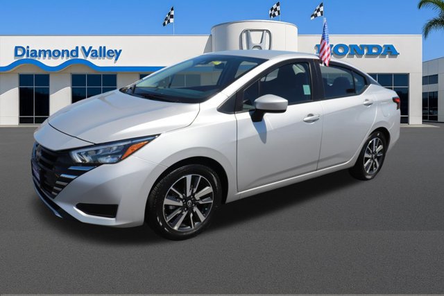 Used 2025 Nissan Versa SV FWD image 3