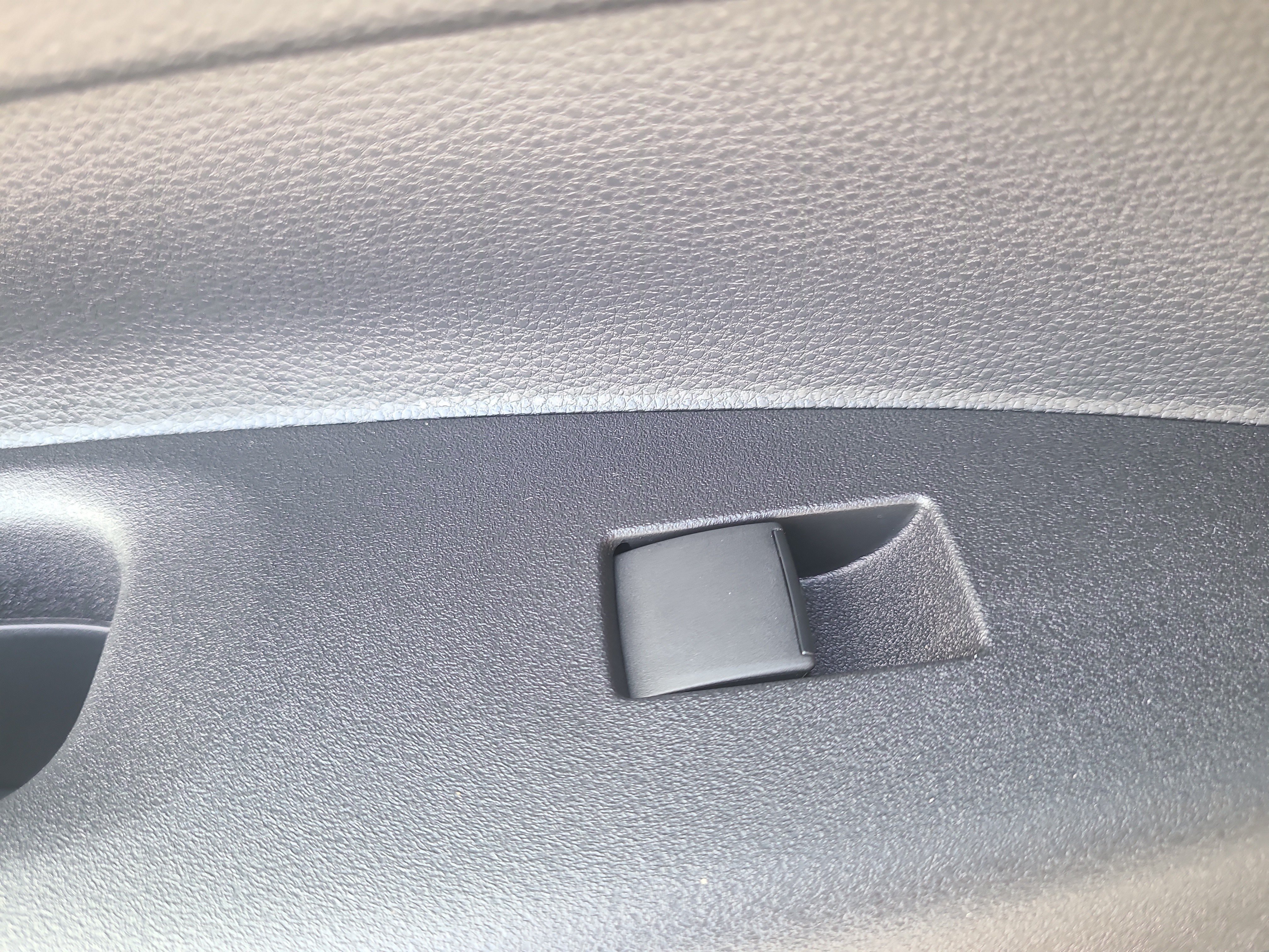 Used 2025 Toyota Corolla LE FWD image 18