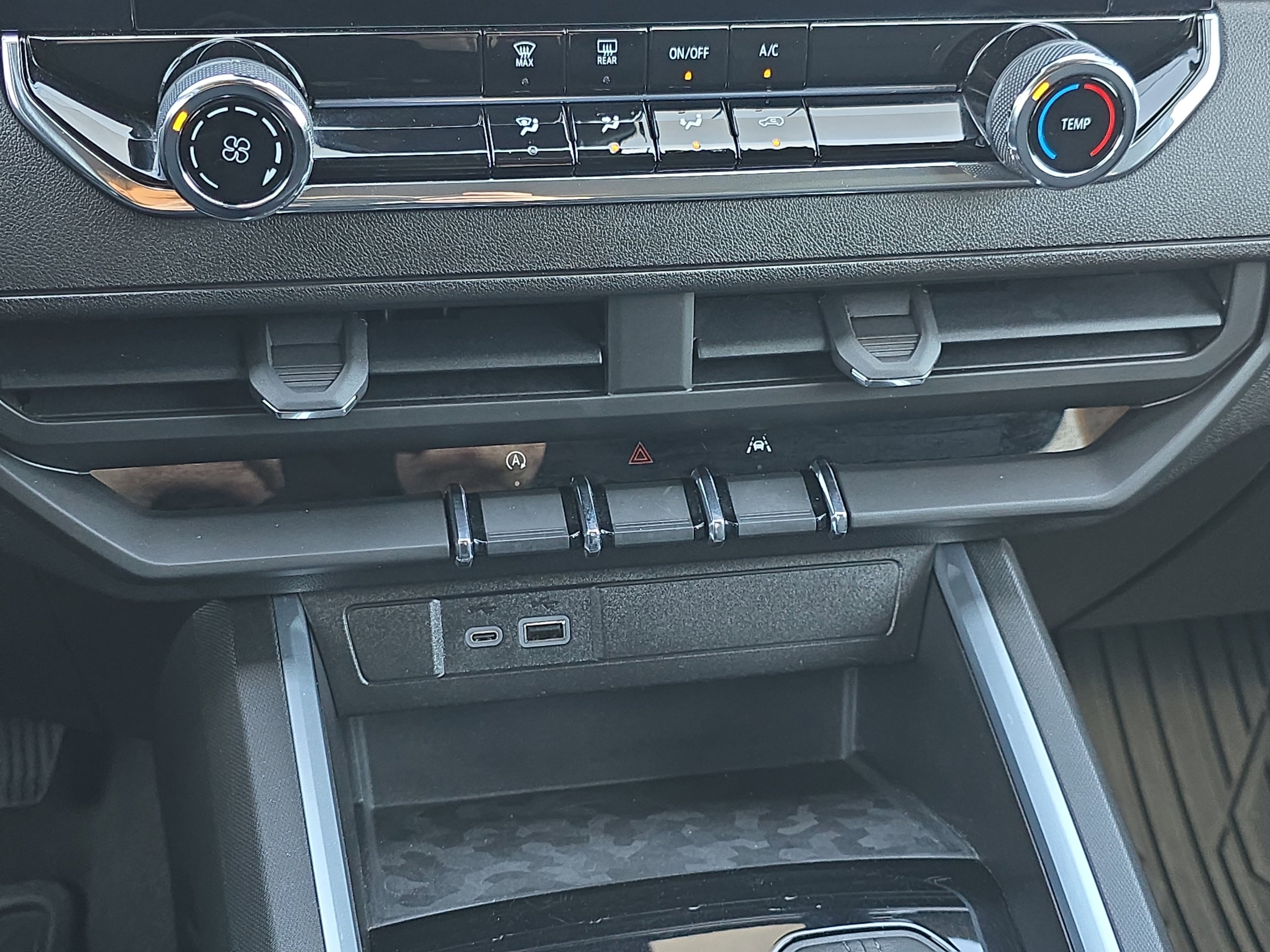 Used 2023 Chevrolet Colorado Trail Boss w/ Technology Package AWD/4WD image 23