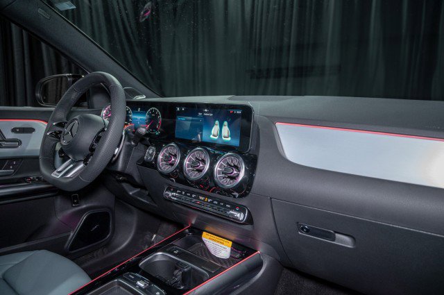 New 2026 Mercedes-Benz GLA 35 AMG 4MATIC image 15