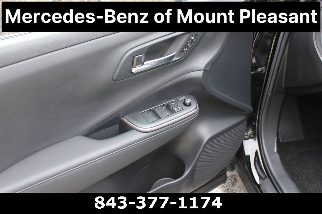 Used 2023 Toyota Crown Limited image 16