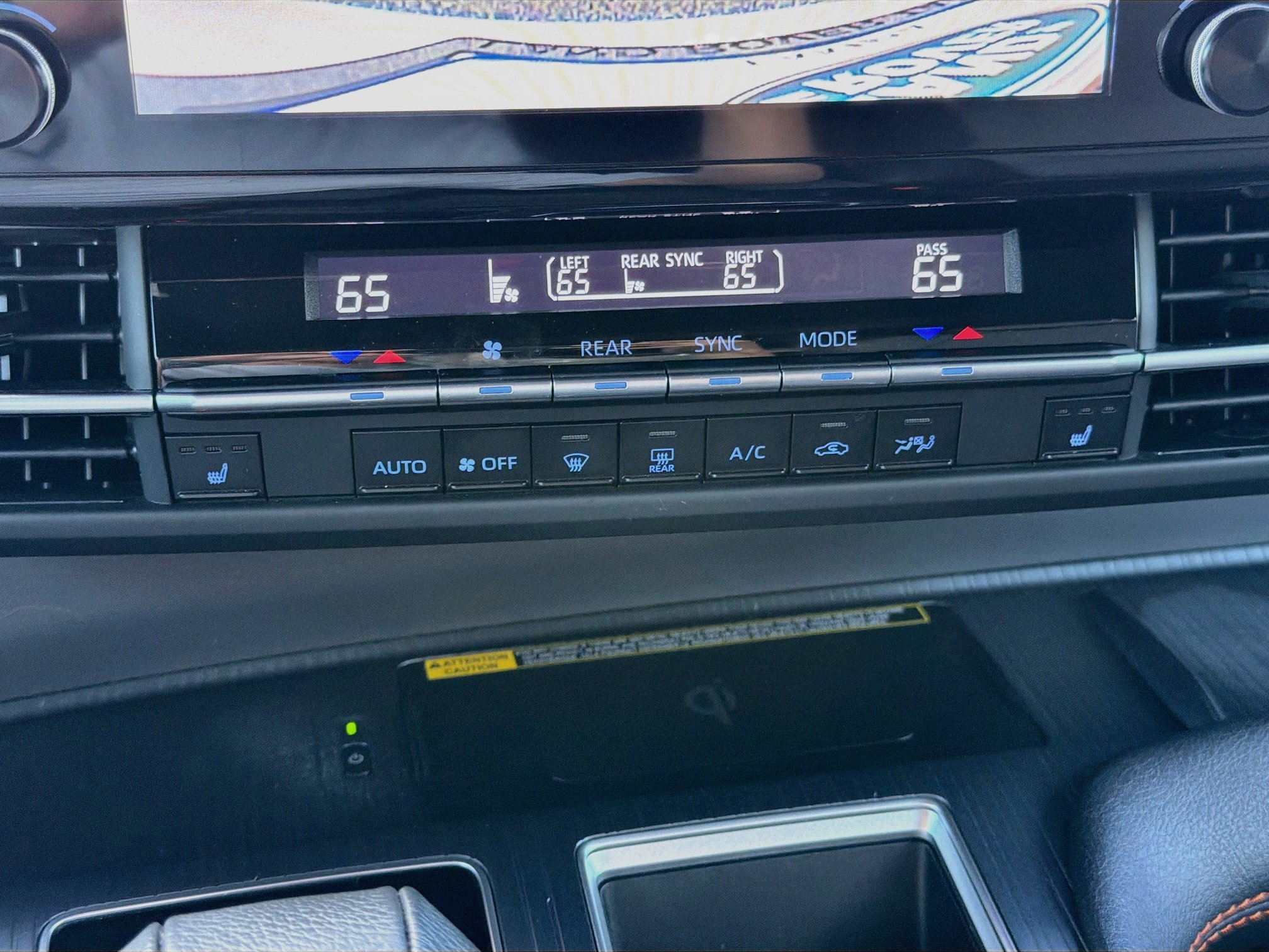 Used 2024 Toyota Sienna XSE w/ XSE Plus Package FWD image 36