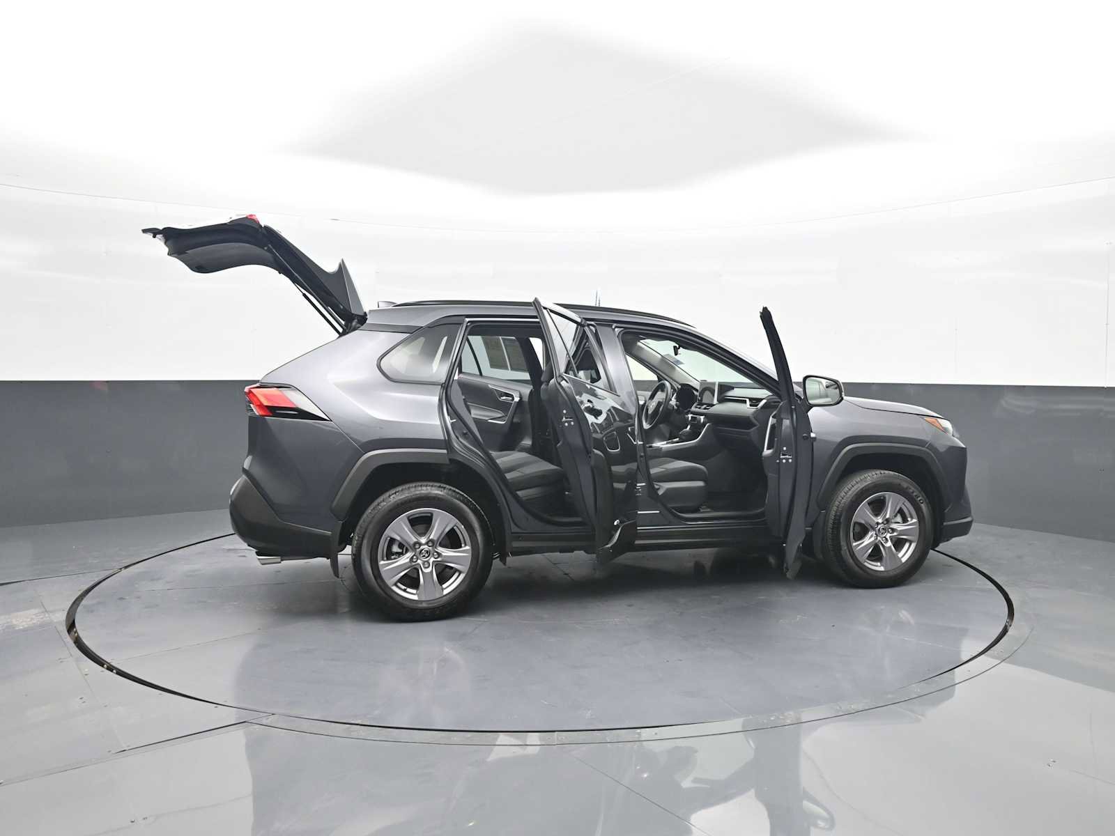Used 2025 Toyota RAV4 XLE AWD/4WD image 44