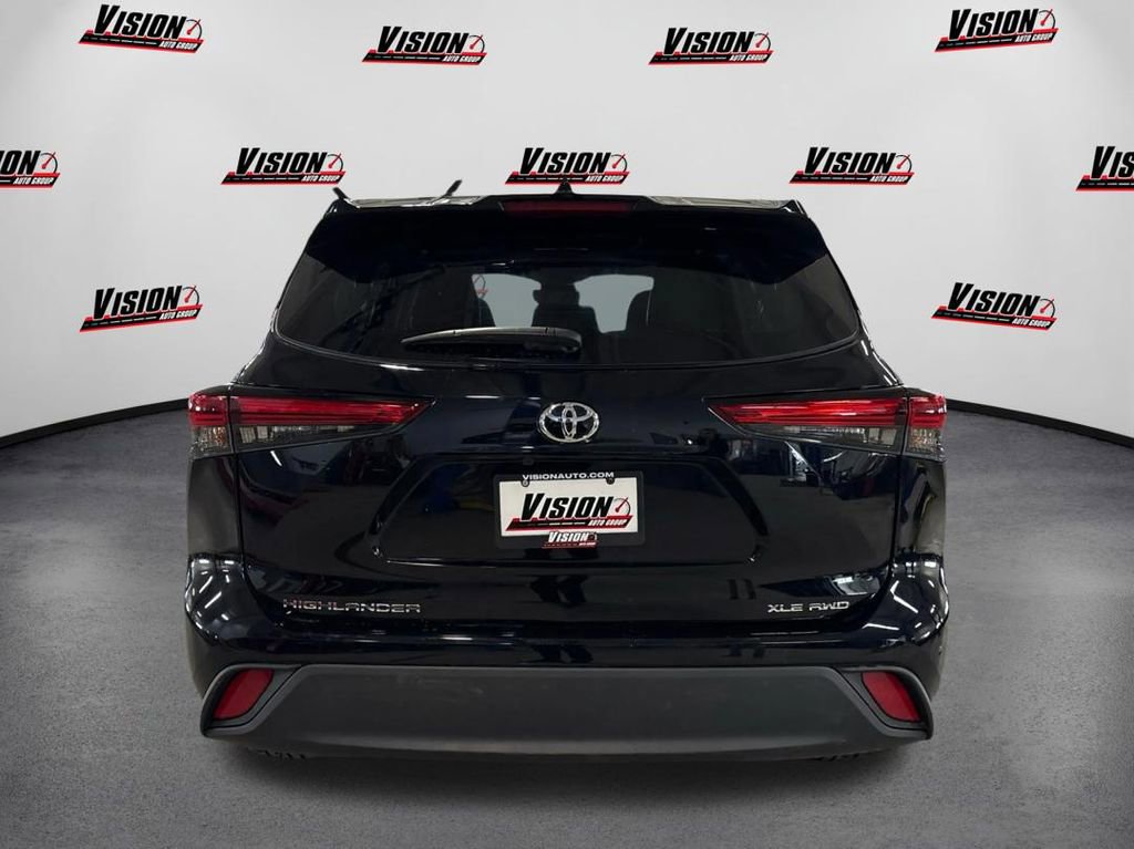 Used 2023 Toyota Highlander XLE image 6