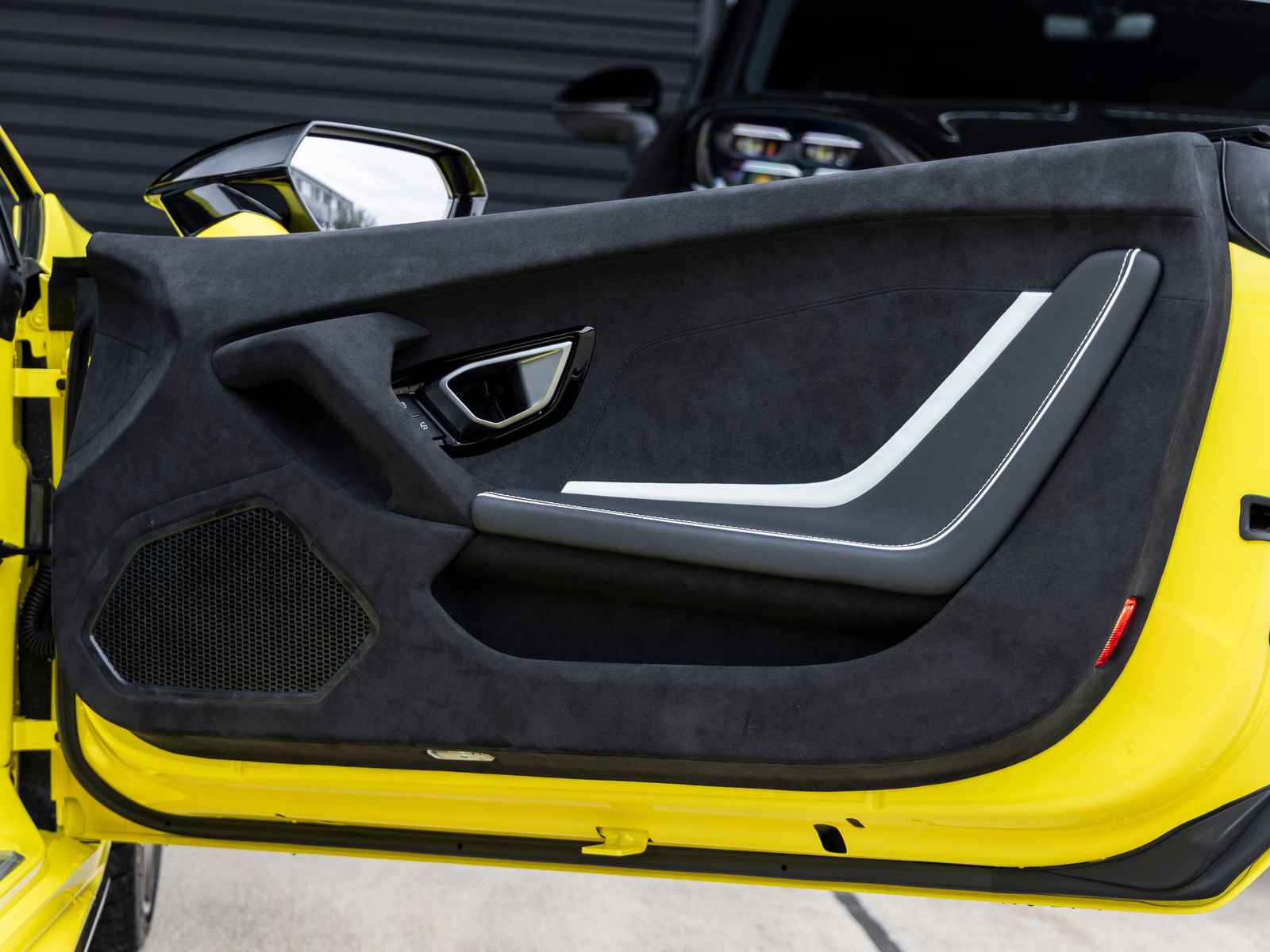 Used 2023 Lamborghini Huracan Tecnica RWD image 31