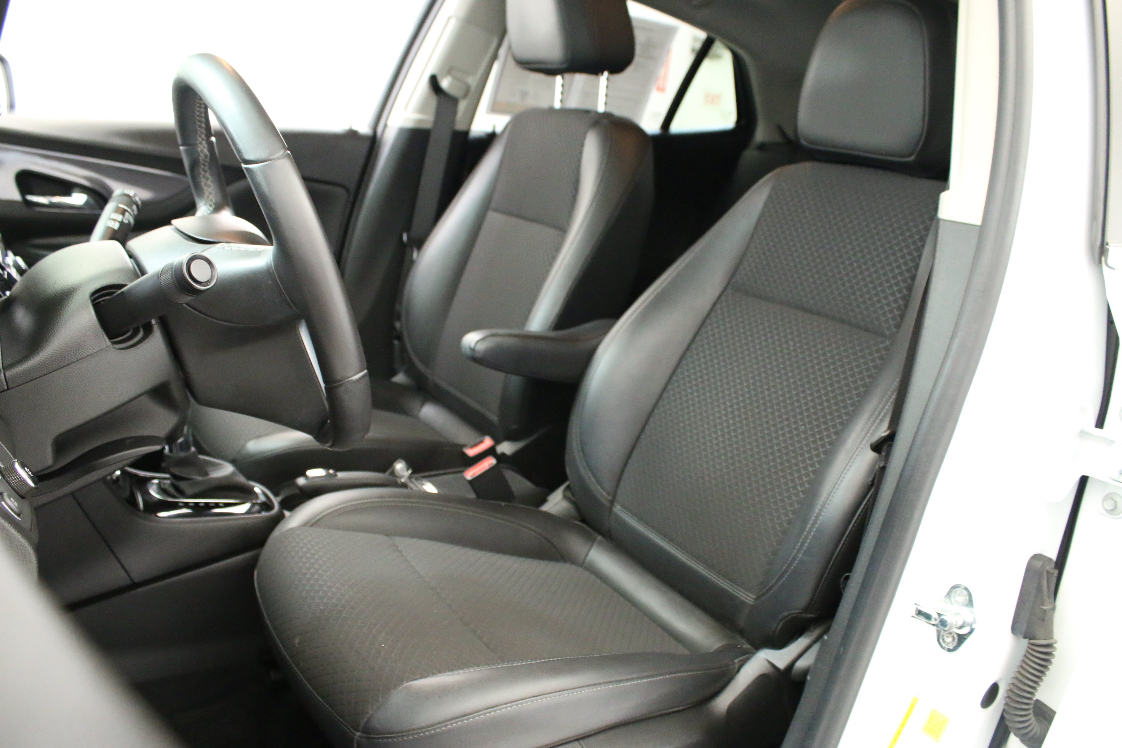 Certified 2022 Buick Encore Preferred w/ Safety Package AWD/4WD image 24