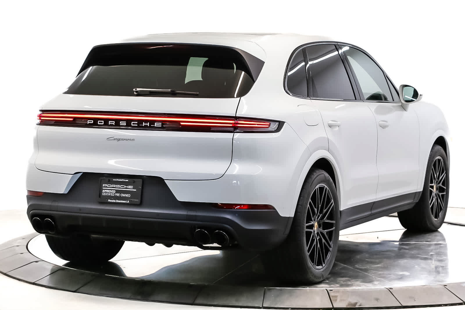 Certified 2024 Porsche Cayenne AWD/4WD image 9