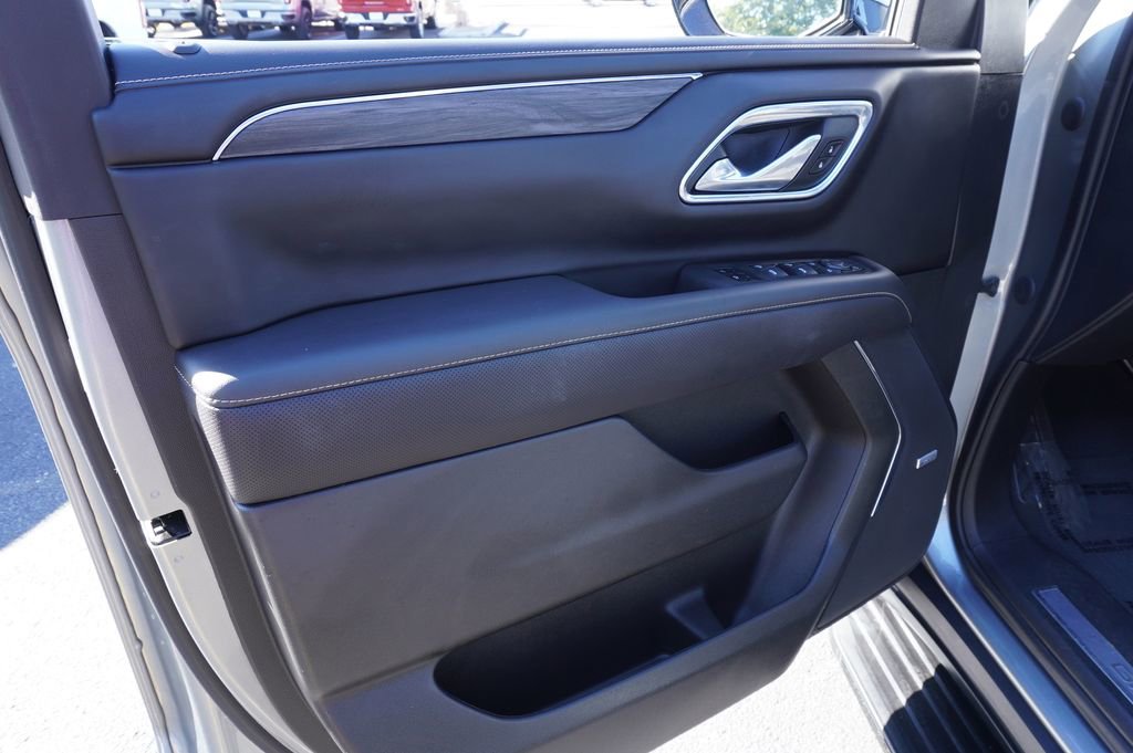 Certified 2023 GMC Yukon SLT w/ SLT Luxury Package image 16