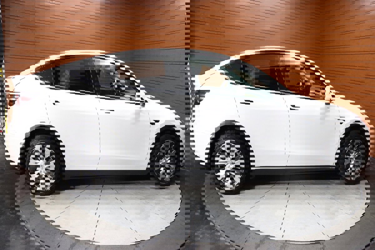 Used 2023 Tesla Model Y Long Range image 13