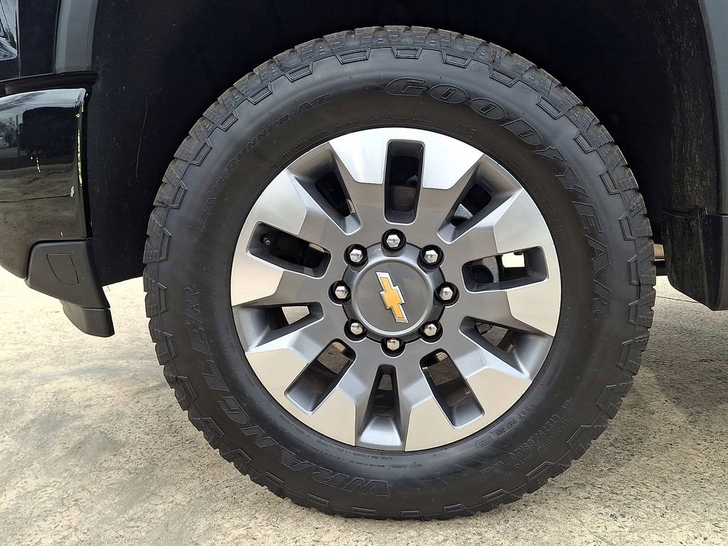 Used 2025 Chevrolet Silverado 2500 Custom image 8