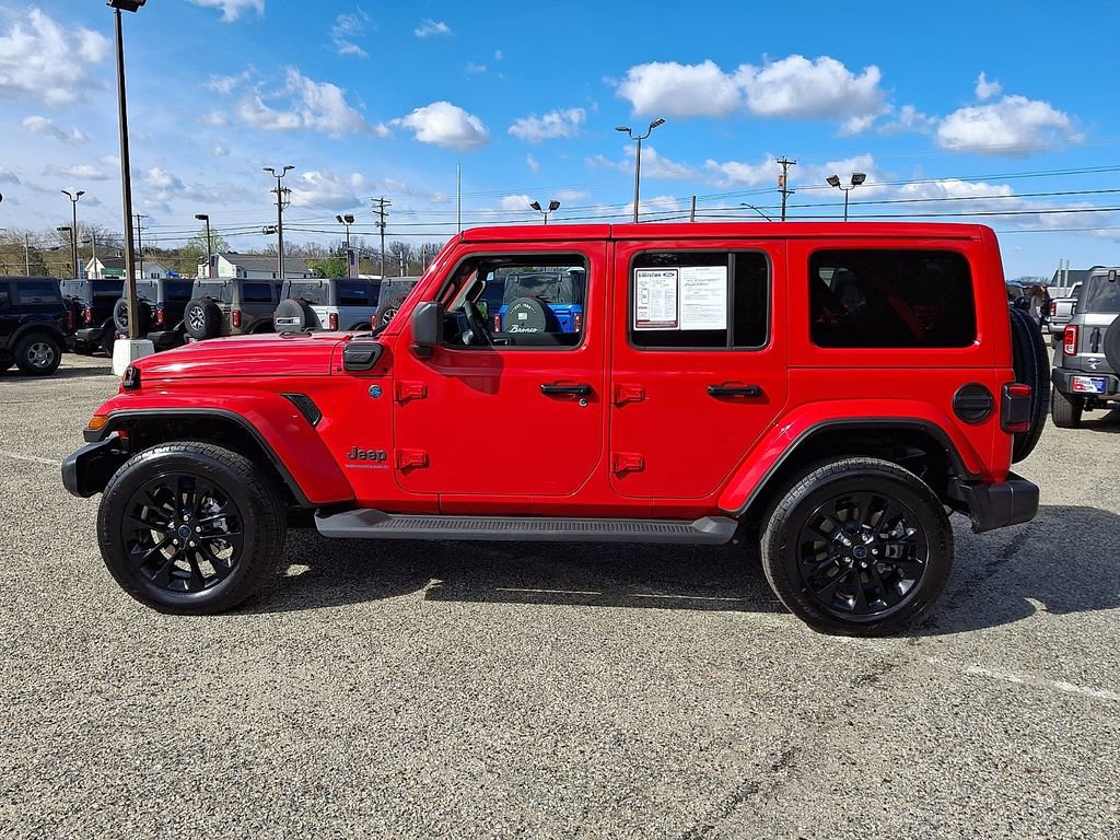 Used 2025 Jeep Wrangler Unlimited Sahara image 2