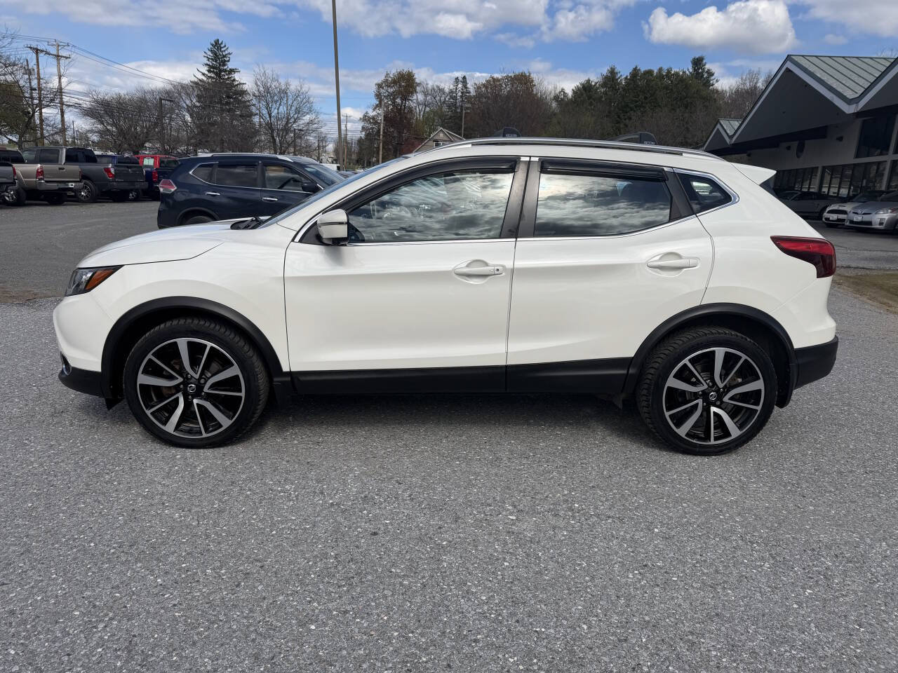 Used 2019 Nissan Rogue Sport SL AWD/4WD image 2