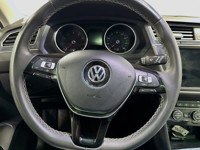 Used 2021 Volkswagen Tiguan SE w/ Panoramic Sunroof Package image 18