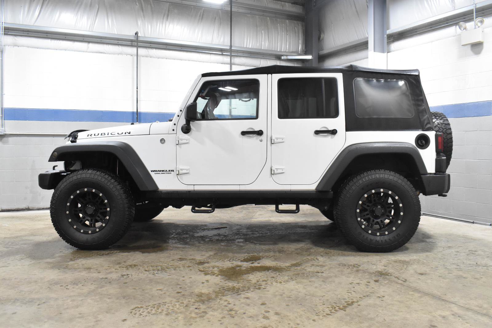 Used 2015 Jeep Wrangler Unlimited Rubicon w/ Connectivity Group image 17