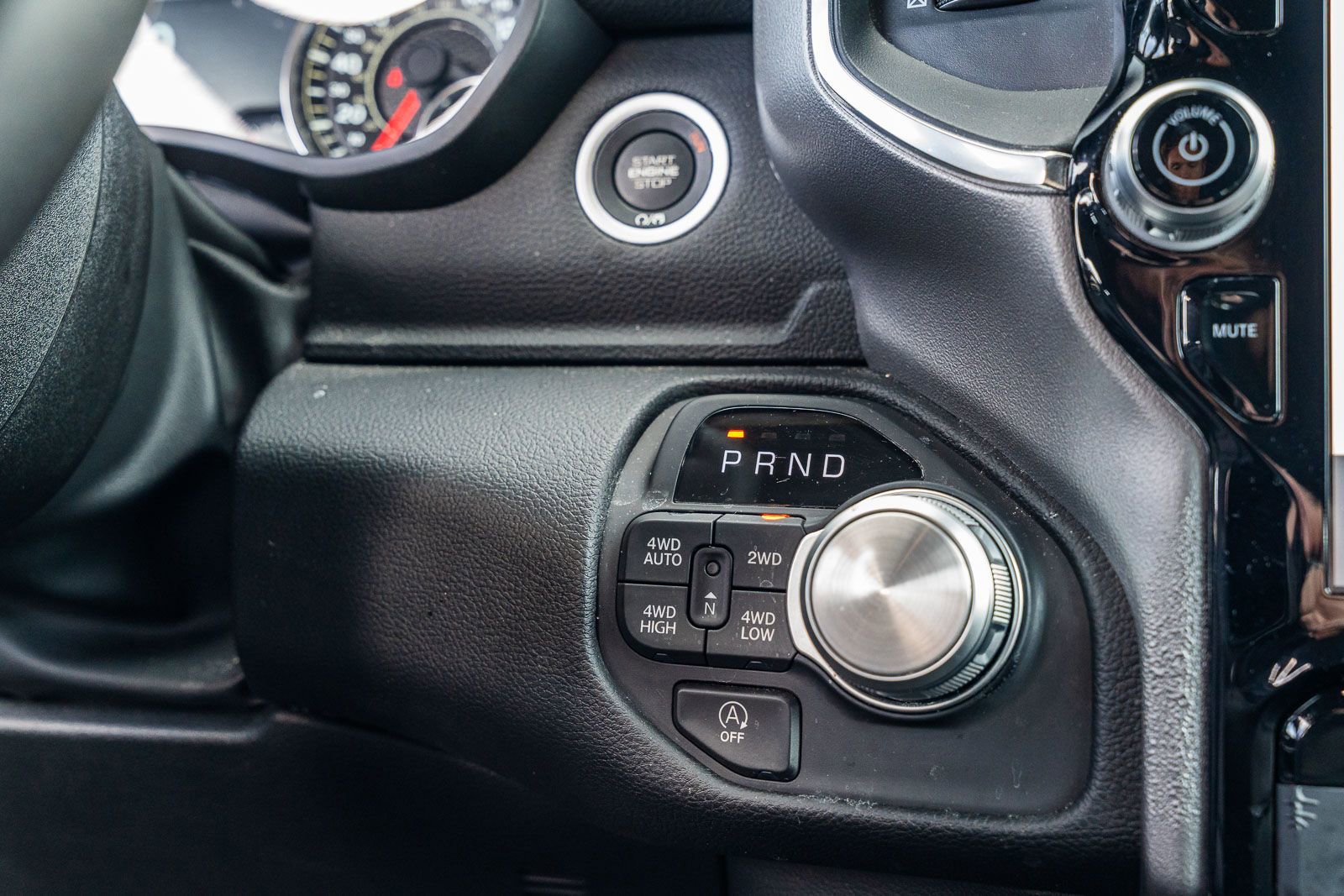 Used 2025 RAM 1500 Laramie image 30