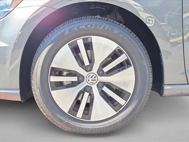 Used 2019 Volkswagen e-Golf SE w/ Driver Assistance Package FWD image 23
