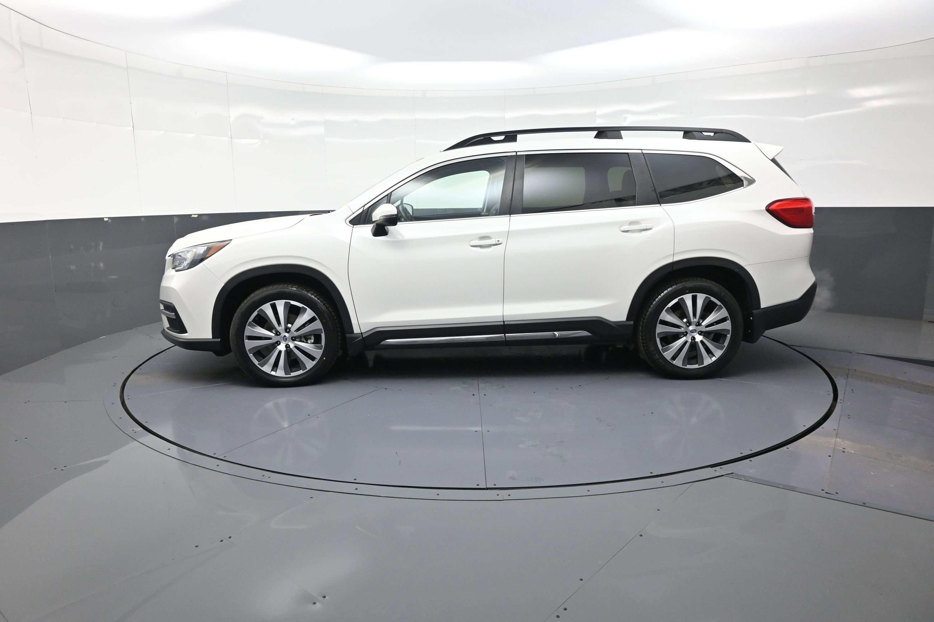Used 2022 Subaru Ascent Limited w/ Technology Package image 6
