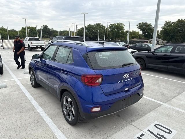 Used 2025 Hyundai Venue SEL FWD image 6