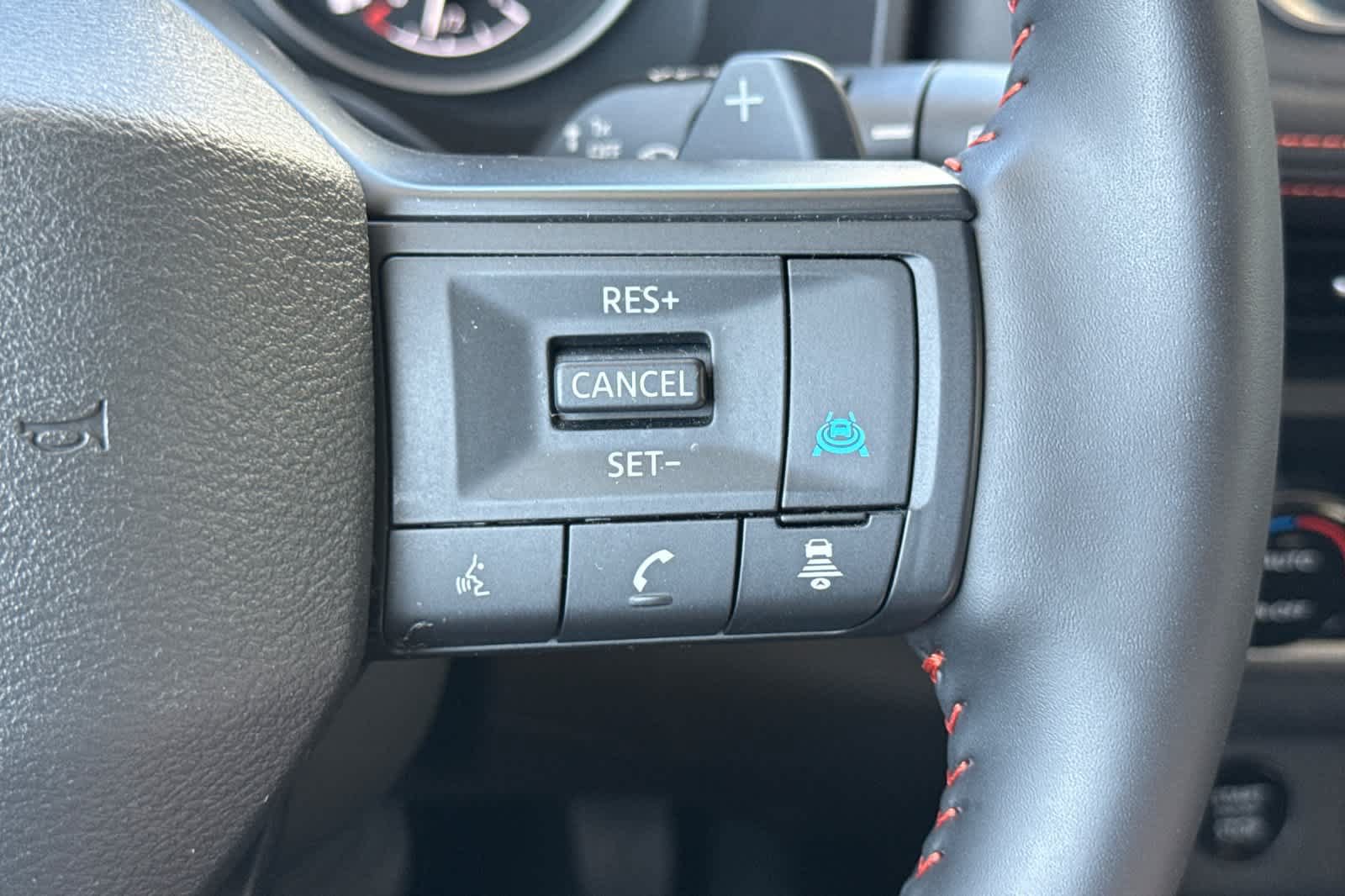 Used 2025 Nissan Rogue SV AWD/4WD image 28