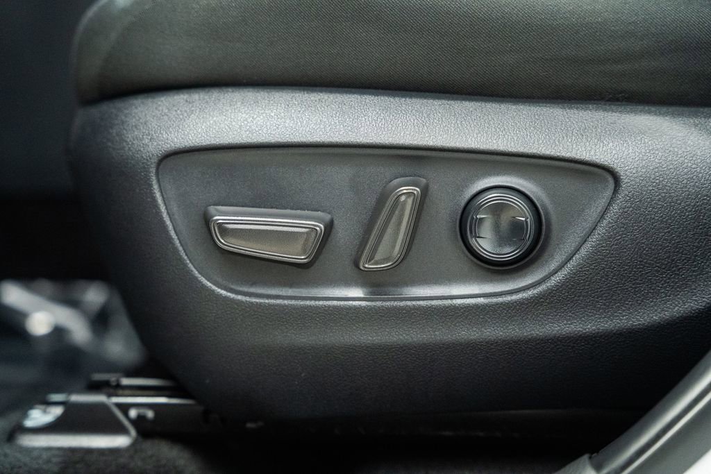 Used 2025 Toyota RAV4 XLE image 31