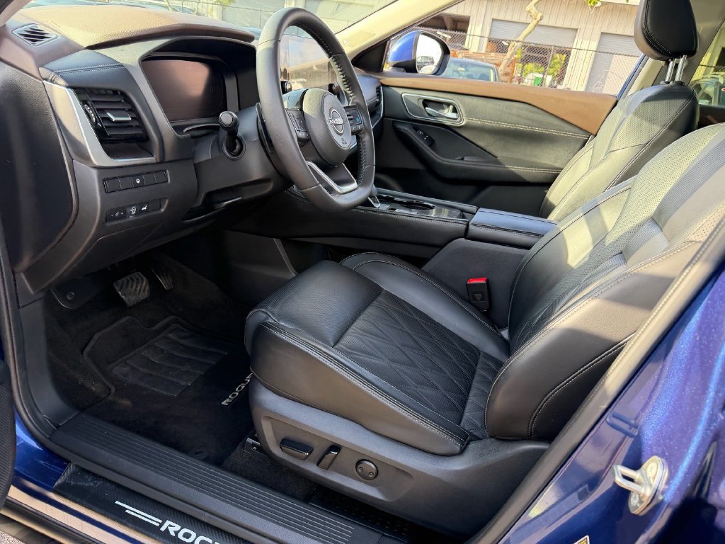Certified 2023 Nissan Rogue Platinum FWD image 11