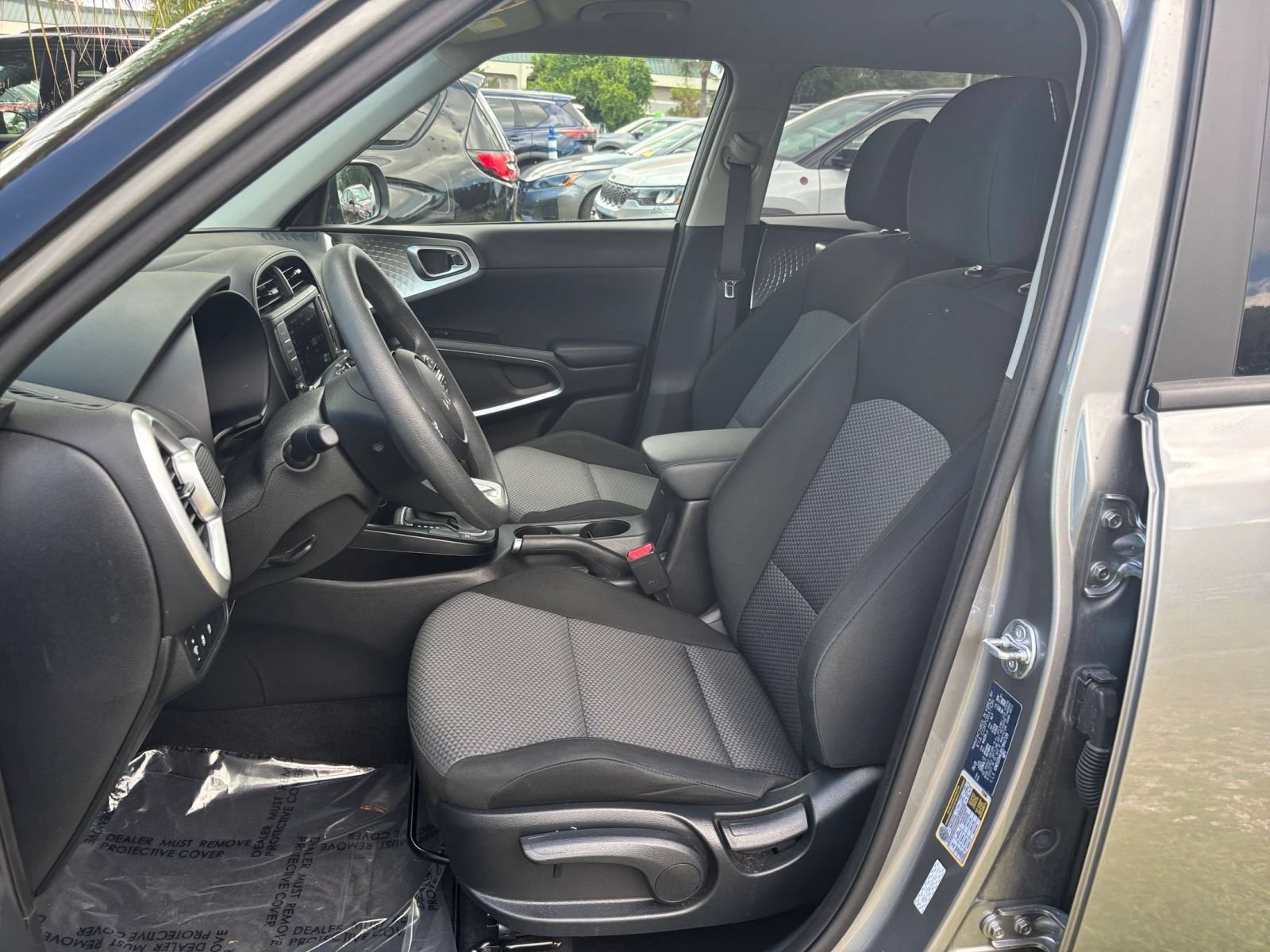 Used 2025 Kia Soul LX w/ LX Technology Package FWD image 34