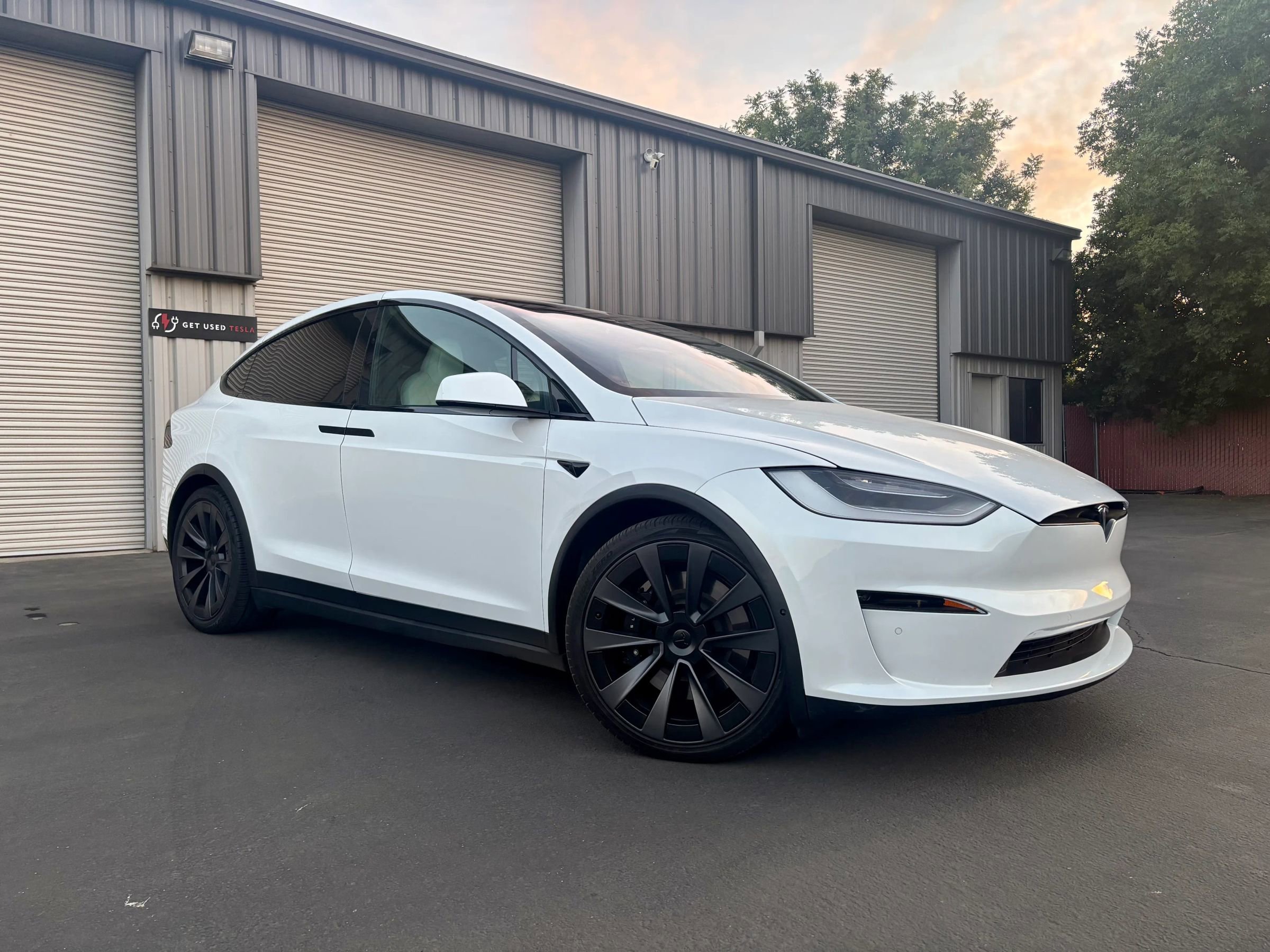 Used 2022 Tesla Model X image 3