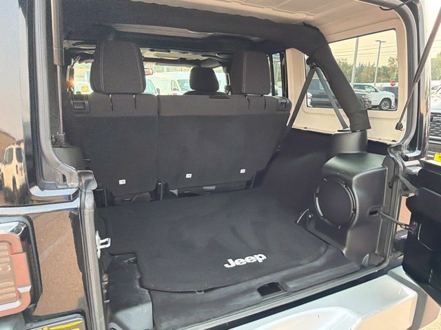 Used 2013 Jeep Wrangler Unlimited Sahara w/ Connectivity Group AWD/4WD image 12