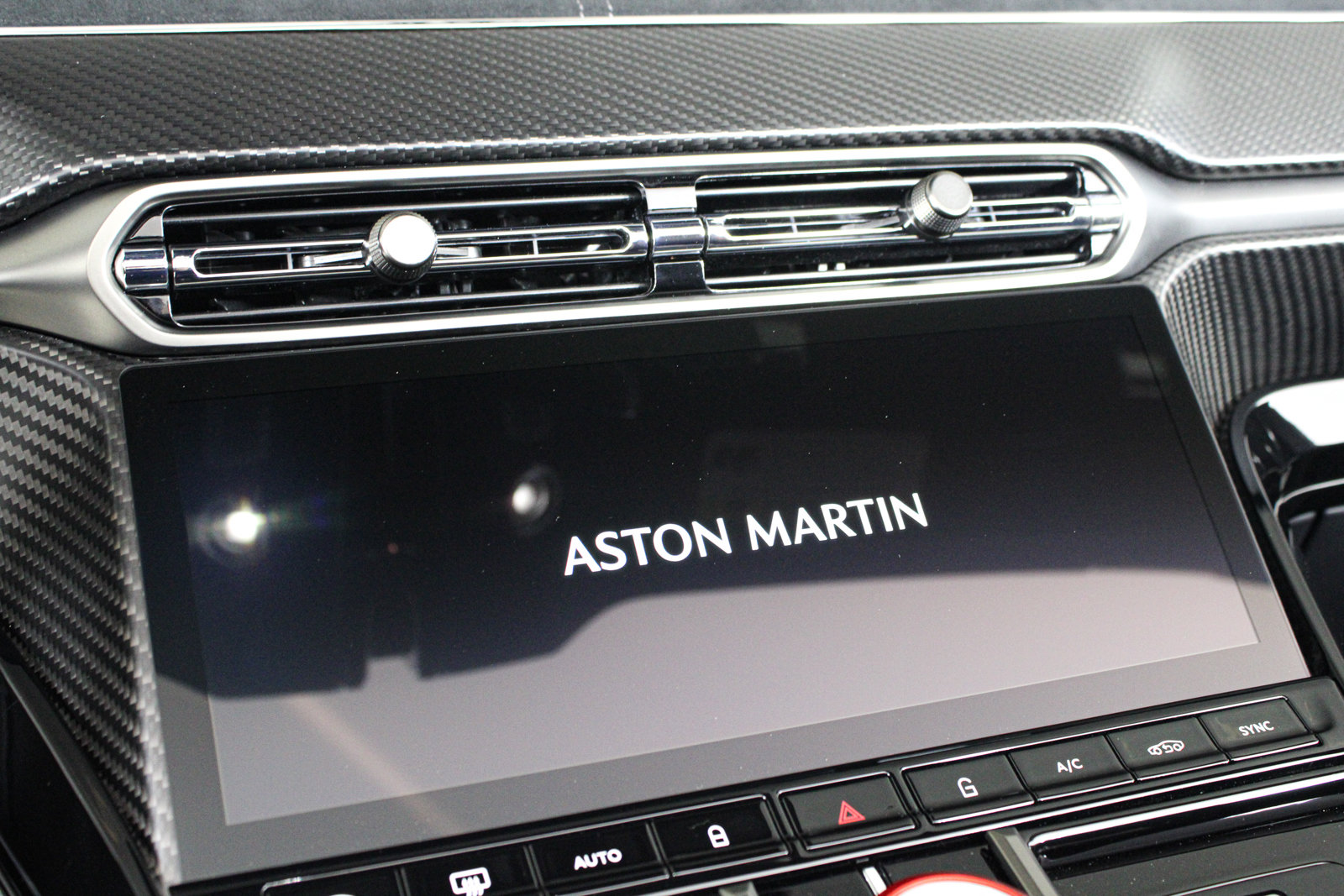 Used 2026 Aston Martin V8 Vantage S RWD image 51