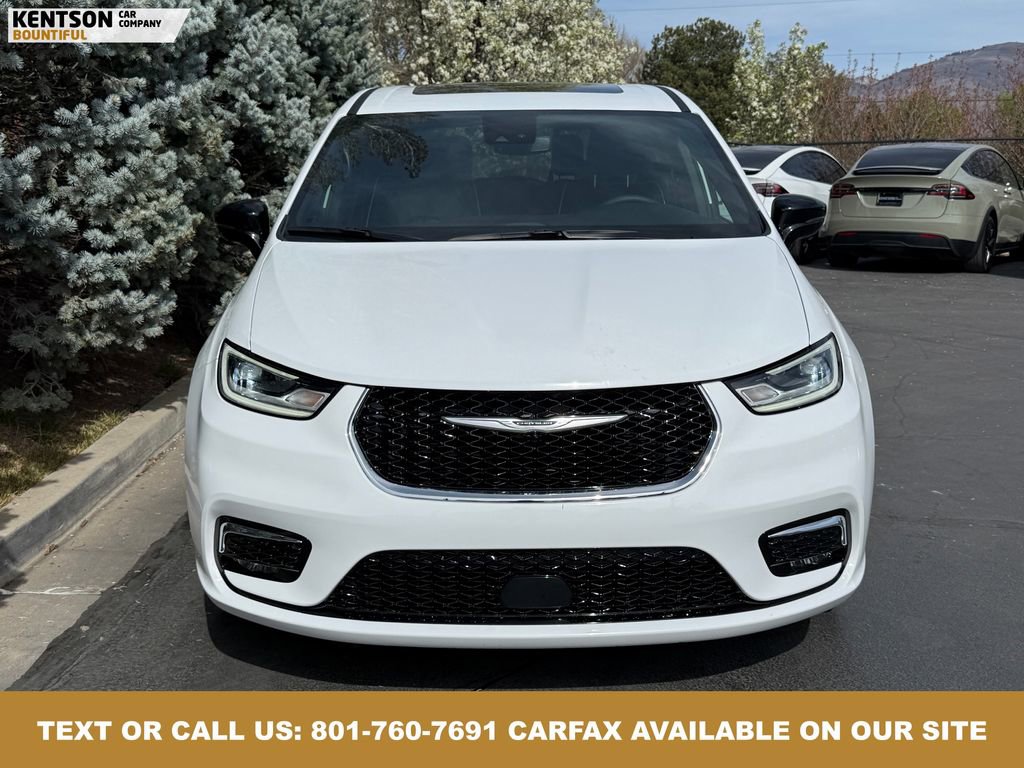 Used 2026 Chrysler Pacifica Limited image 2