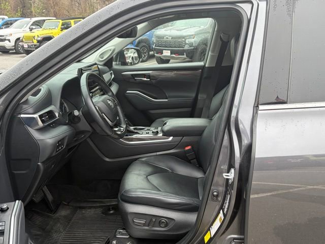 Used 2022 Toyota Highlander Platinum AWD/4WD image 16