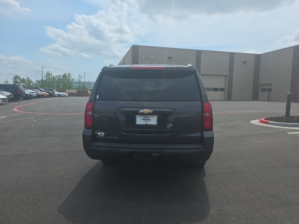Used 2018 Chevrolet Suburban LT RWD image 6