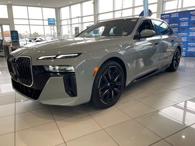 Used 2025 BMW 750e xDrive image 6