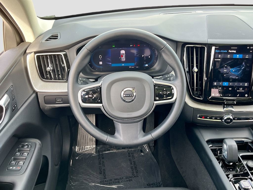 Used 2025 Volvo XC60 B5 Plus image 23