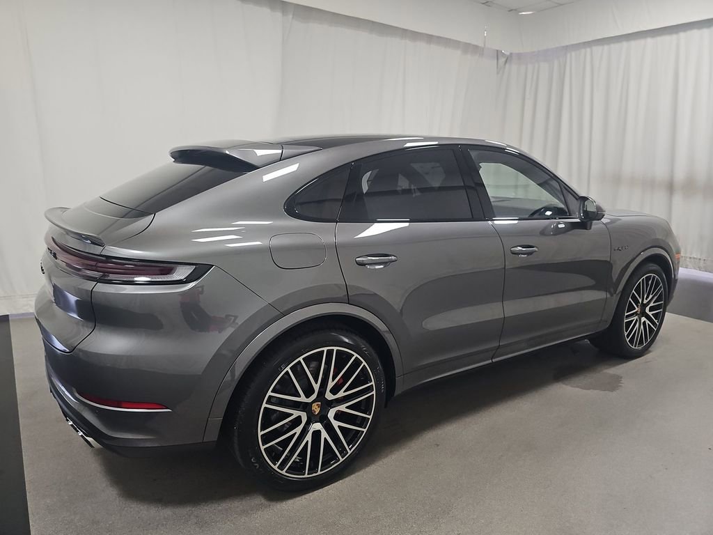 Used 2024 Porsche Cayenne Turbo w/ Technology Package image 4