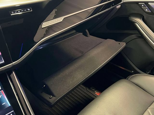 Used 2023 Audi S8 AWD/4WD image 34