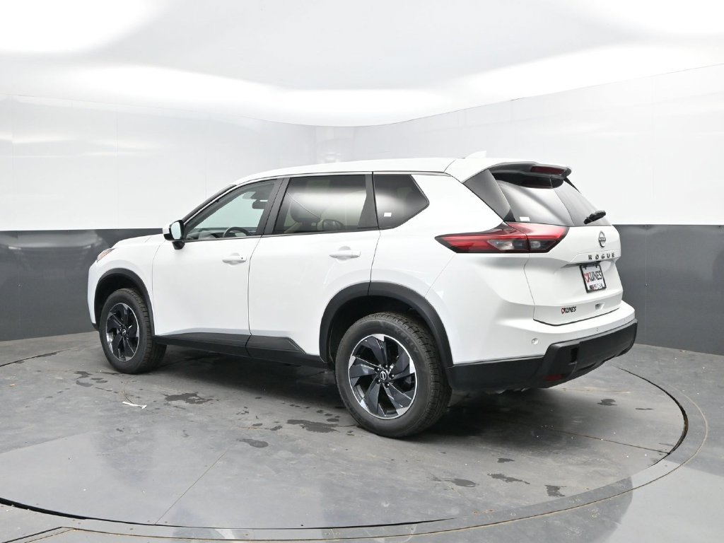 Used 2025 Nissan Rogue SV FWD image 5