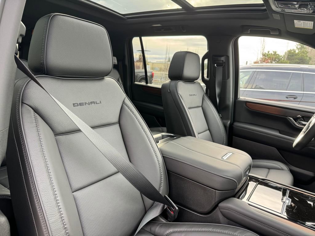 New 2026 GMC Yukon XL Denali w/ Sun & Power Step Package AWD/4WD image 11