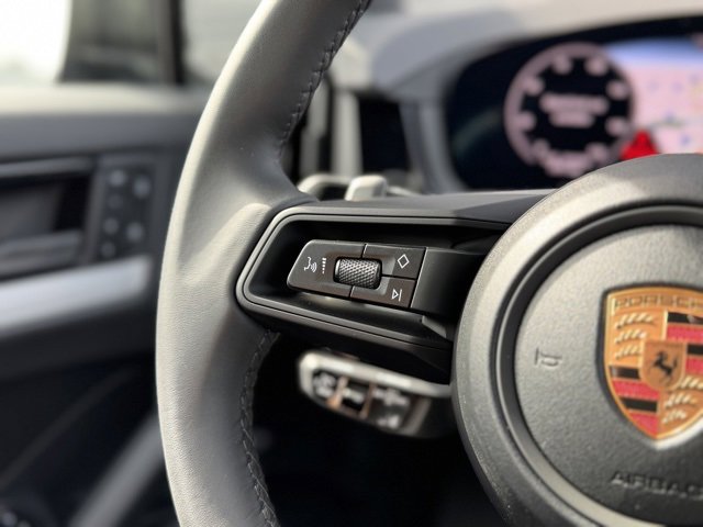Used 2025 Porsche Cayenne image 20