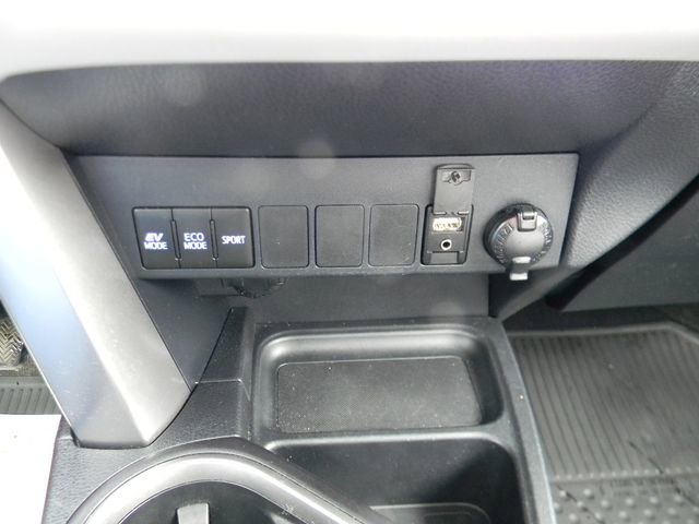 Used 2016 Toyota RAV4 XLE w/ Convenience Package AWD/4WD image 16