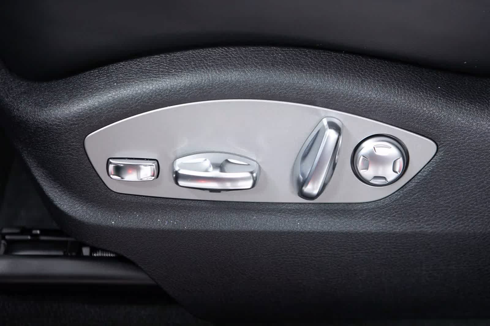 Used 2026 Porsche Macan AWD/4WD image 29