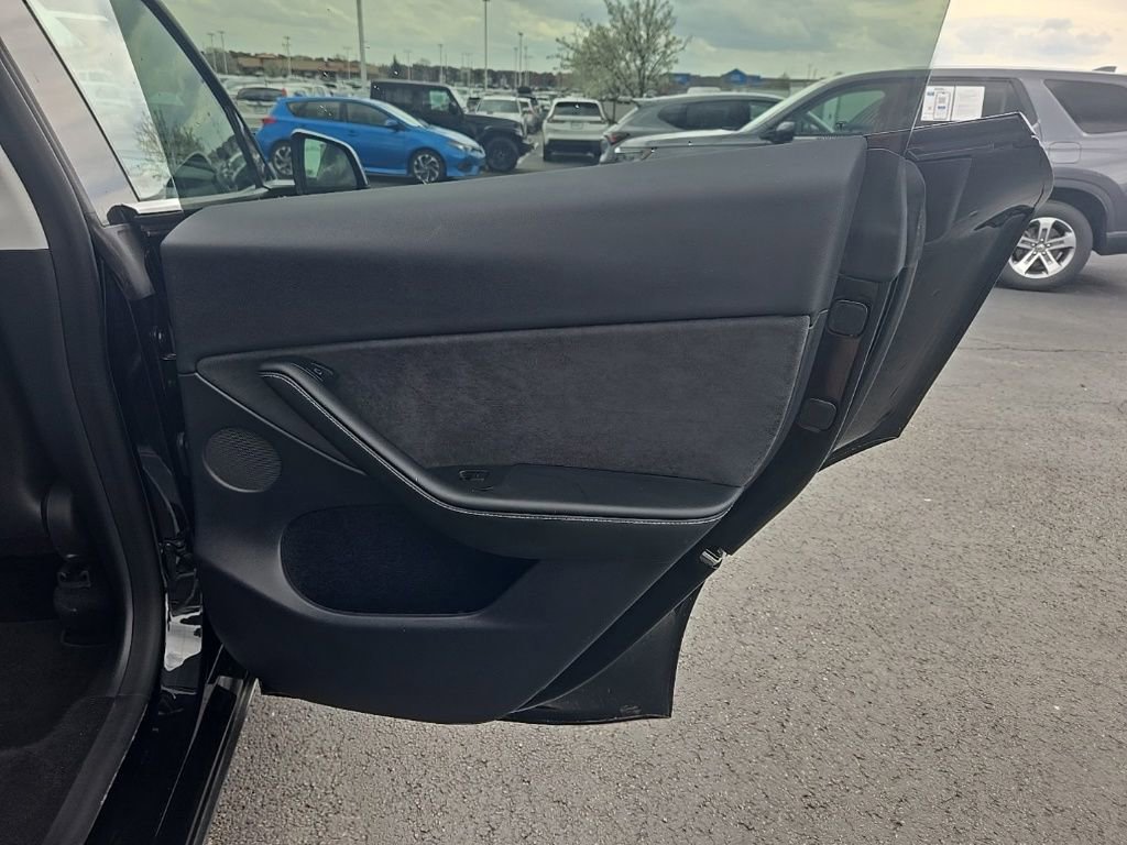 Used 2023 Tesla Model Y Long Range image 27