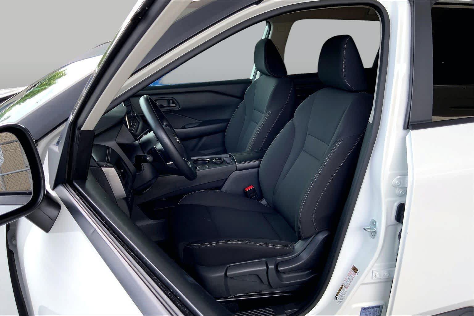 Used 2024 Nissan Rogue S AWD/4WD image 8