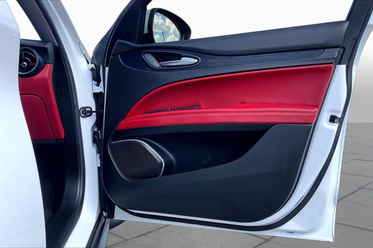 Used 2020 Alfa Romeo Stelvio RWD image 23