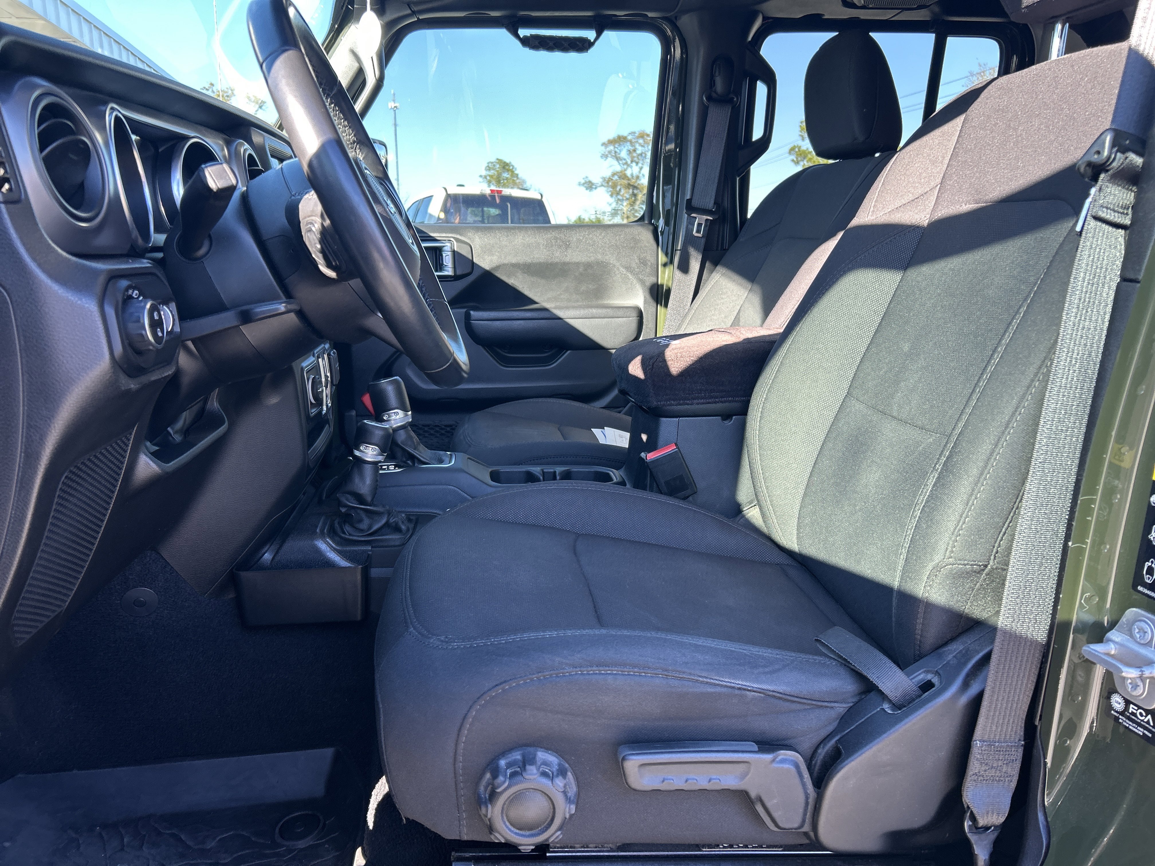 Used 2022 Jeep Gladiator Sport image 10