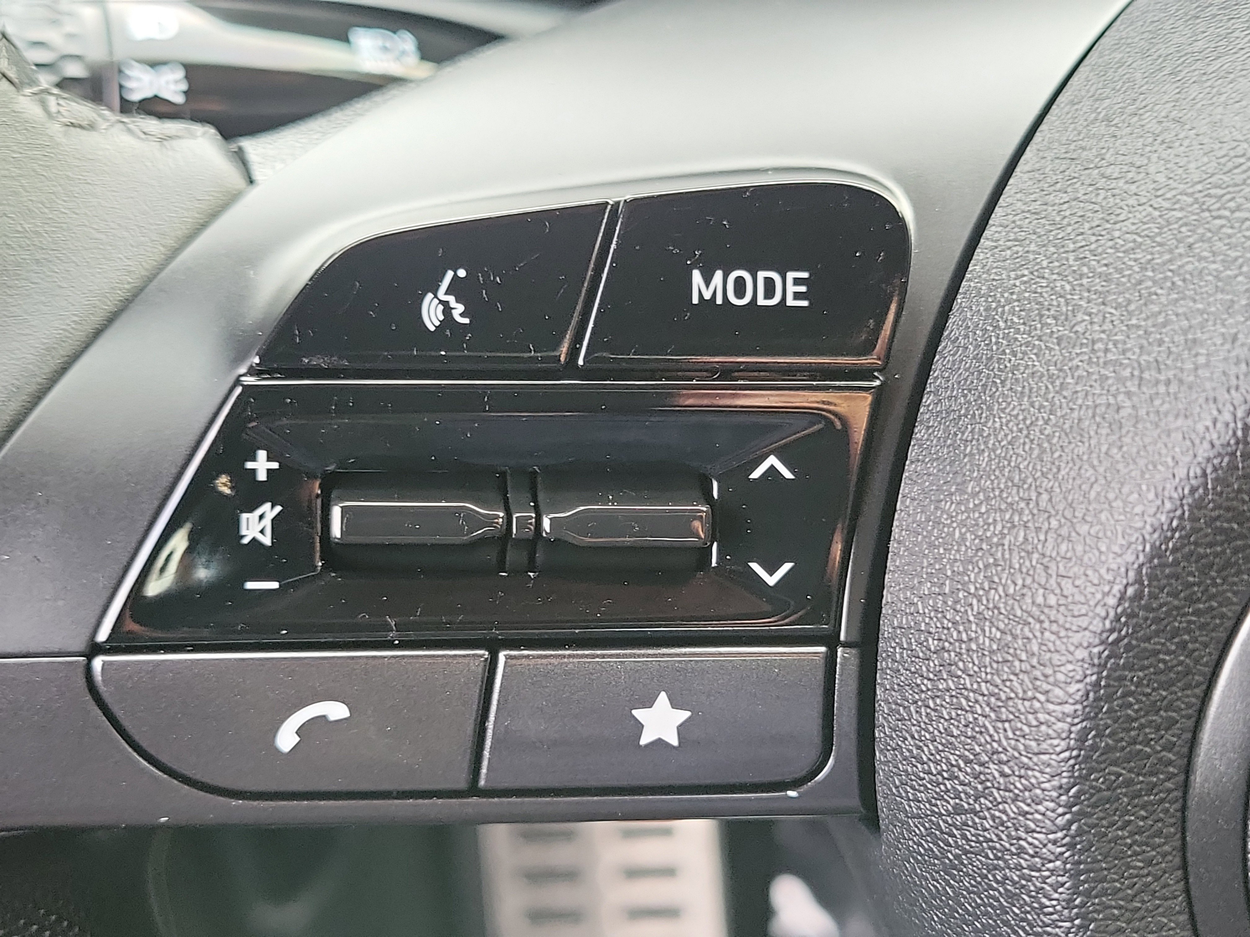 Certified 2025 Hyundai Elantra Sport image 8